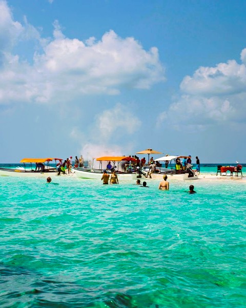 Nakupenda SandBank Tour beach and boat
